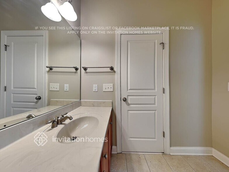 Building Photo - 8426 Fairlight Dr