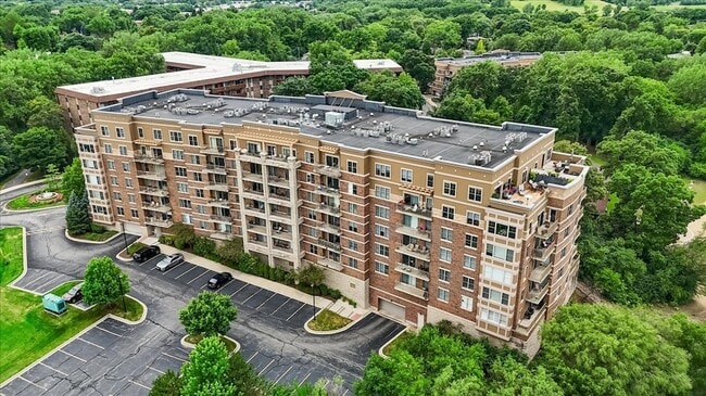 Building Photo - 125 Lakeview Dr
