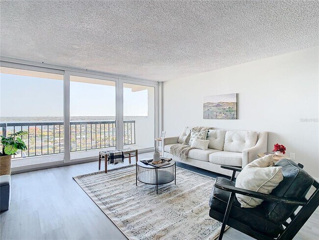 Building Photo - 400 Island Way