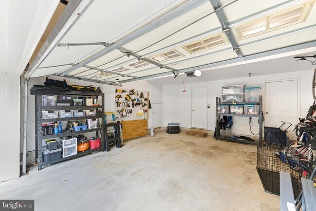 Building Photo - 1627 Colonial Hills Dr