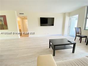 Building Photo - 9225 Collins Ave