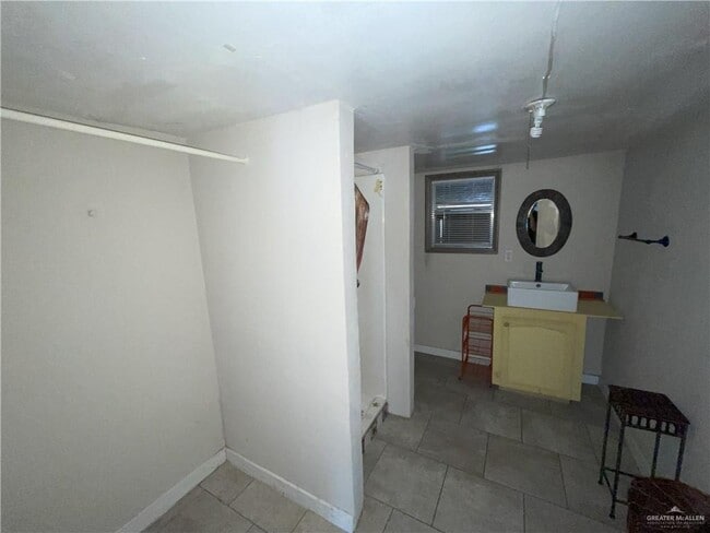 Building Photo - 14 E St