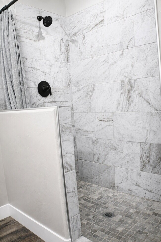 Building Photo - Like-New 3-Bed, 2-Bath Home in Enterprise – Modern, Bright & Move-In Ready!