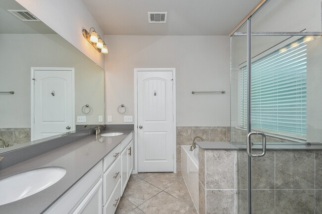 Building Photo - 18522 Hayden Pond Dr