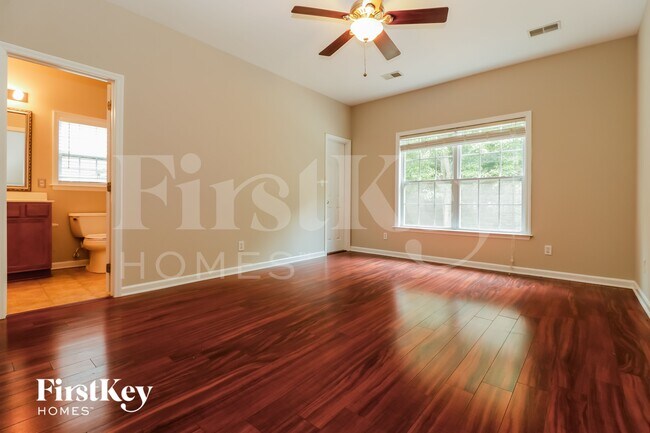 Building Photo - 9661 Pebble Creek Blvd