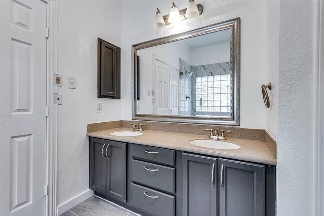 Building Photo - 2113 Spring Mills Rd