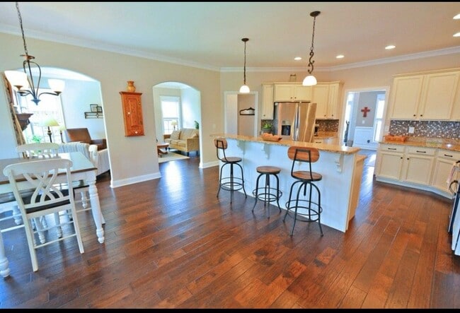 Building Photo - 181 Roanoke Station Cir