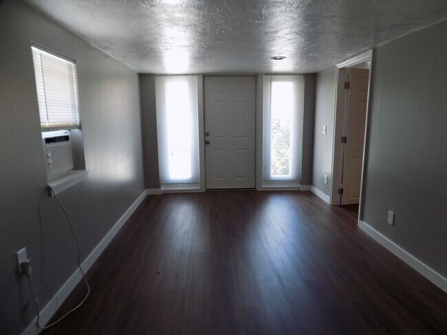 Building Photo - 1 Bedroom 1 Bathroom Apartment For Rent at 673 W. Osceola Street Unit A Clermont, Fl. 34711