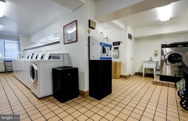 Building Photo - 1900 Lyttonsville Rd