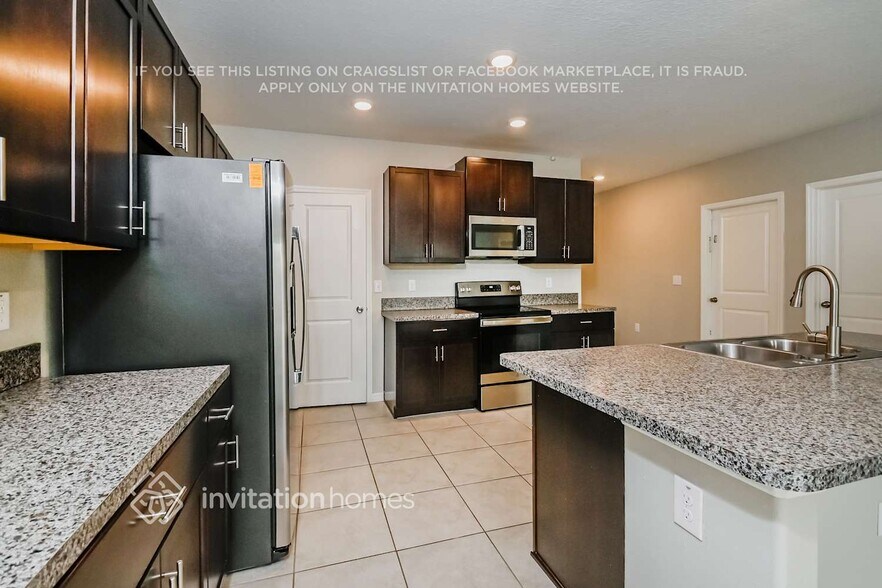 Building Photo - 1565 Blue Rose Dr