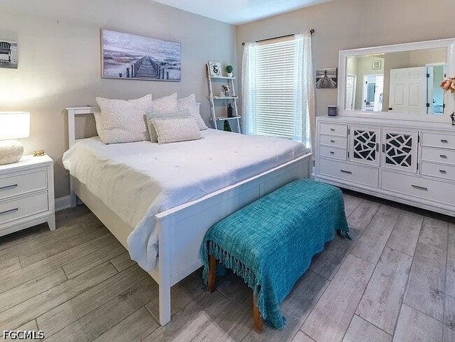 Building Photo - 23084 Lone Oak Dr