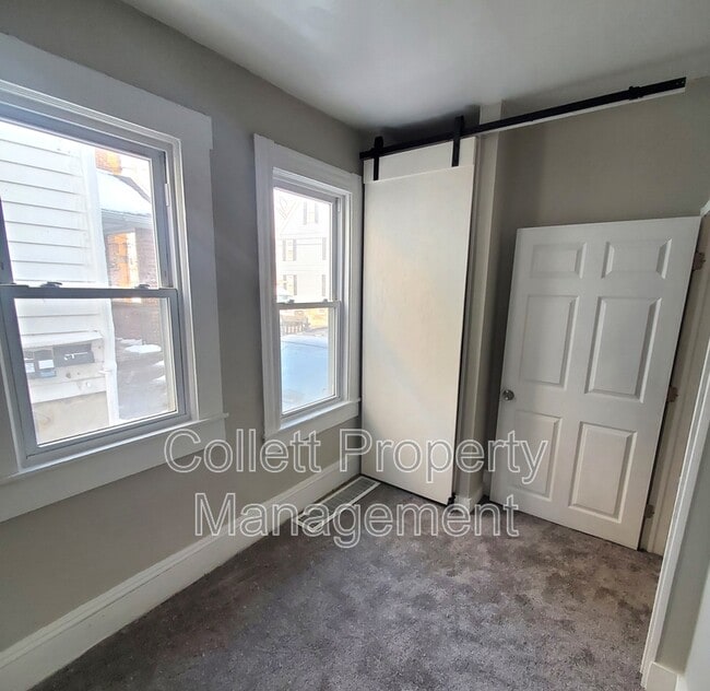 Building Photo - 1924 E 123rd St