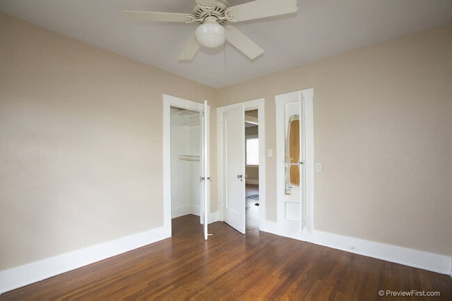 Building Photo - Adorable 2 Bedroom Cottage with Fenced yard, Washer+Dryer, Dishwasher, Reserved Parking!