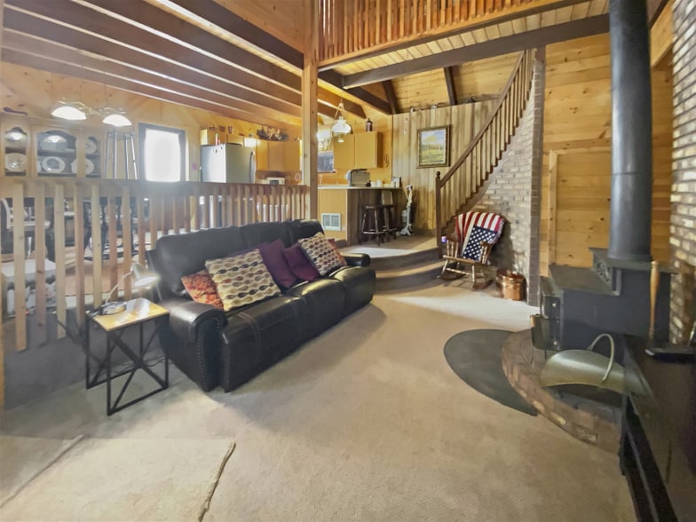 Building Photo - 95 Whispering Pines Dr