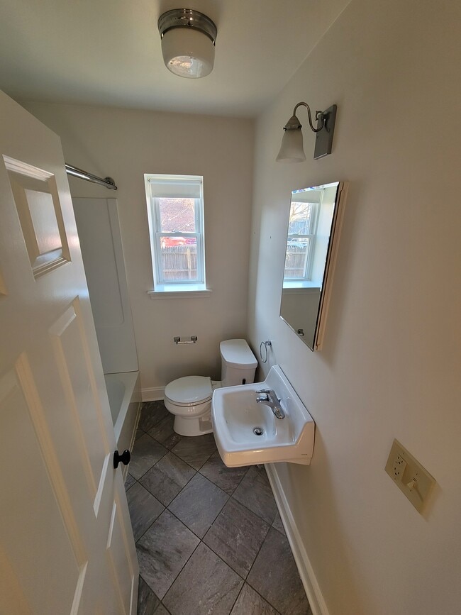 Building Photo - 1403 N Scott St