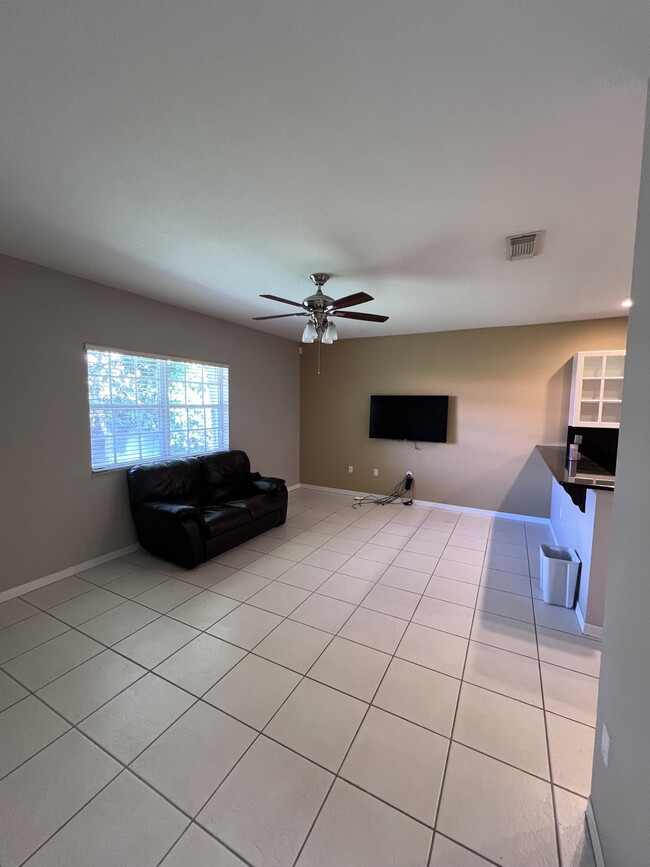 Building Photo - 10155 SW 159th Ct