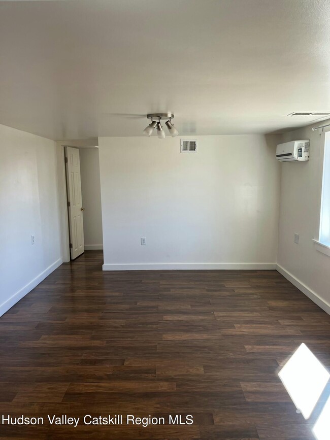 Building Photo - 48 Plattekill Dr