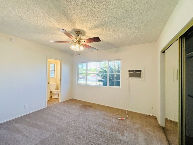Building Photo - Delightful 3 bedroom 1 1/2 Bathroom Single...