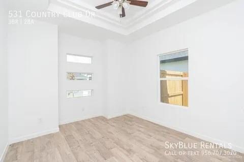 Building Photo - 531 Country Club Dr