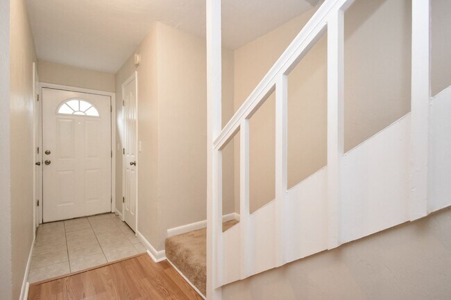 Building Photo - 501 SW 75th St