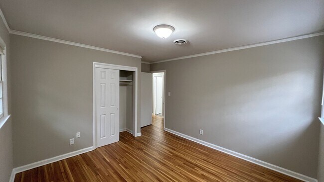 Building Photo - 3-Bedroom just waiting for you !