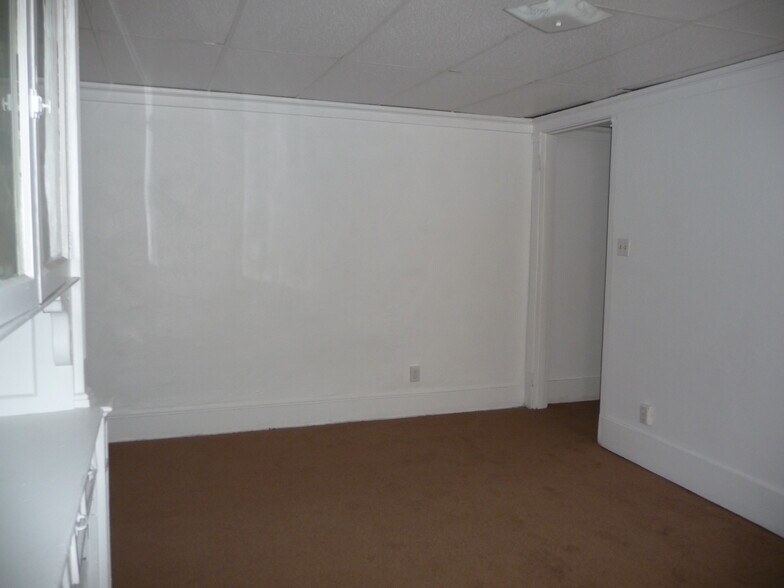 Building Photo - 218 N Craig St