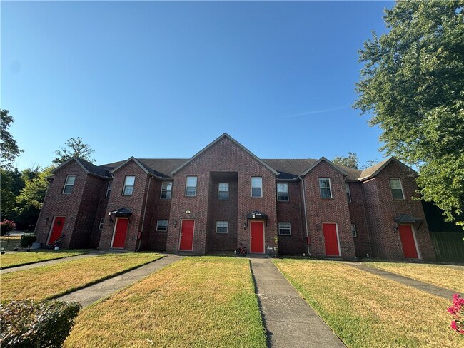 Building Photo - 611 W Grove Ave