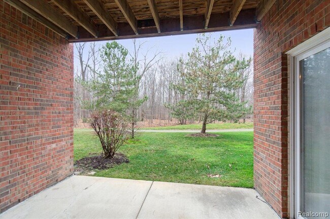 Building Photo - 15980 Morningside