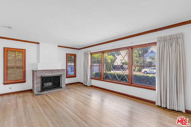 Building Photo - 15436 Camarillo St