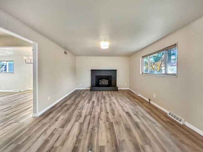 Building Photo - $0 DEPOSIT OPTION. 4 BED 3 BATH IN HAMPDEN HEIGHTS!