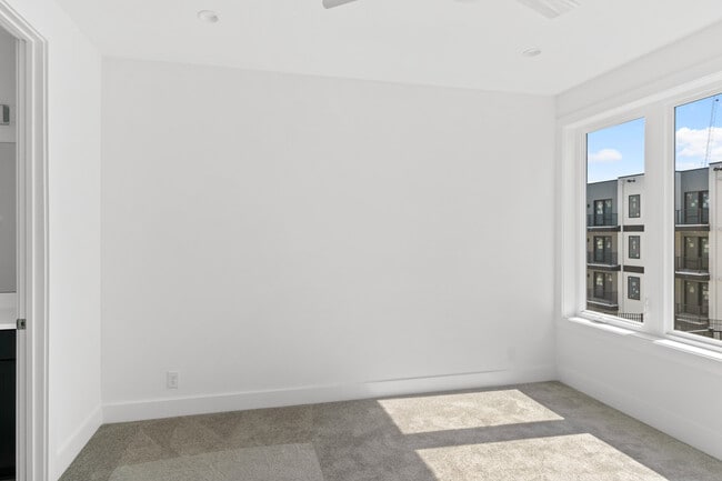 Building Photo - 646 Hamilton Ave