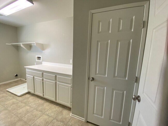 Building Photo - 28595 Autumn Ln