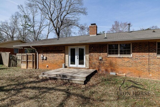 Building Photo - 190 Brentwood Dr