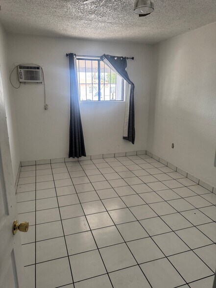 Building Photo - 7602 W Whitton Ave