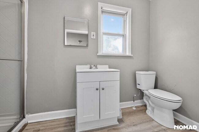 Building Photo - Charming 2BR Apartment in Winston Salem