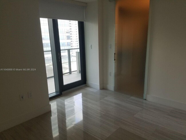 Building Photo - 1451 Brickell Ave