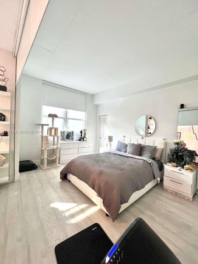 Building Photo - 133 NE 2nd Ave