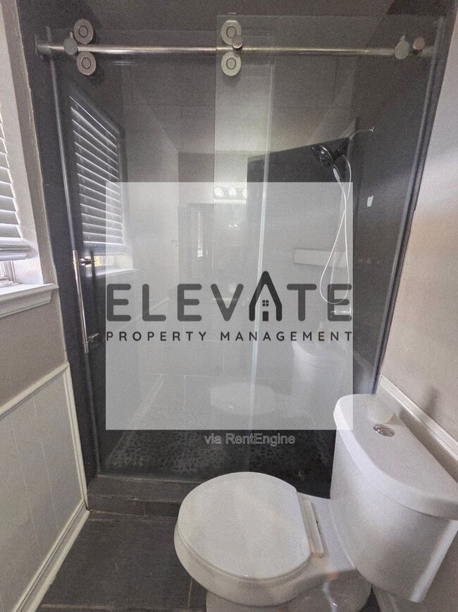 Building Photo - 1809 N Oakhill Rd