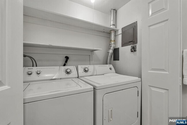 Building Photo - 13 Briarwood Ct