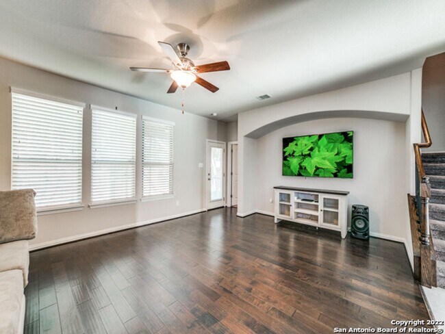 Building Photo - 4 Bedroom/3.5 Bathroom Alamo Ranch