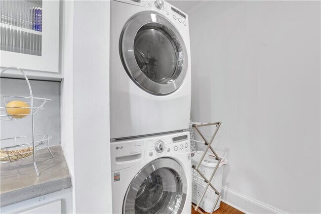 Building Photo - 355 8th St NE