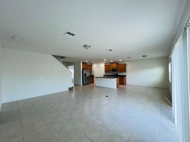 Building Photo - Luxury 5 Bedrooms 3 Bathrooms Single Family House For Rent