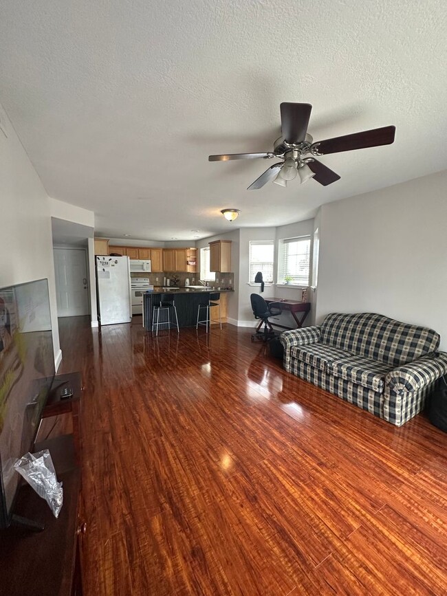 Building Photo - 2 Bed 2 bath bottom unit condo in Orem