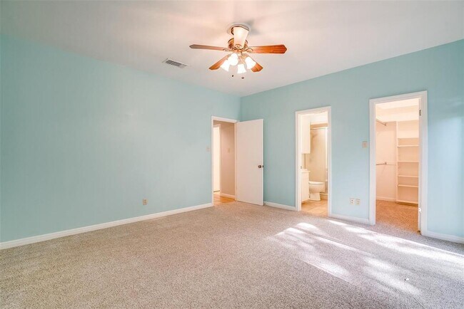 Building Photo - 3025 Hulen Ct