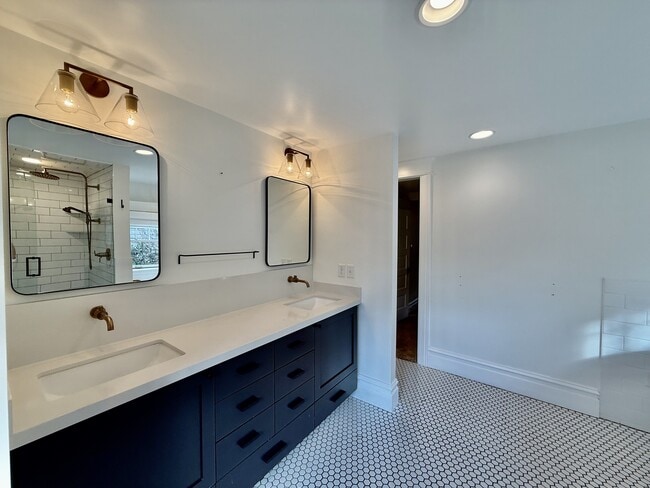 Building Photo - 1228 Bryan Ave