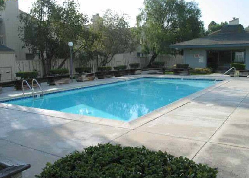 Building Photo - 1207 Marina Cir