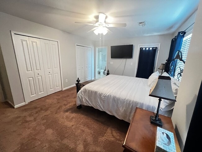 Building Photo - Beautiful 4 Bedroom, 3.5 Bath, Town Home at Tuscany is Available Now!