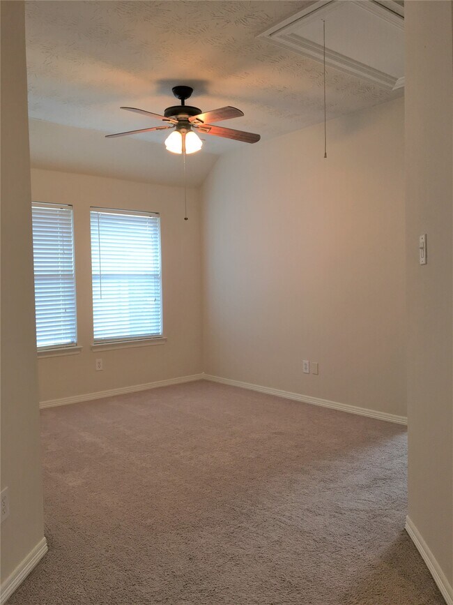 Building Photo - 2214 Valley View Crossing