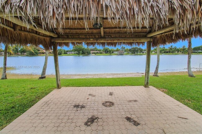 Building Photo - 10962 SW 117th St