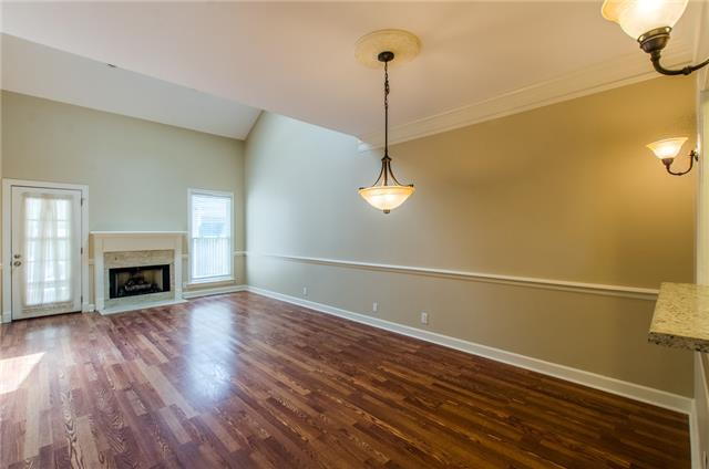 Building Photo - 3BR/2BA TOWNHOME NEAR DOWNTOWN FRANKLIN! WALK TO THE PARK.
